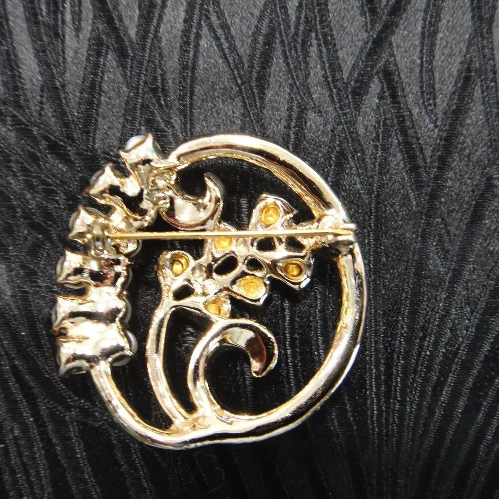 VTG Circle Brooch - Picture 6 of 6